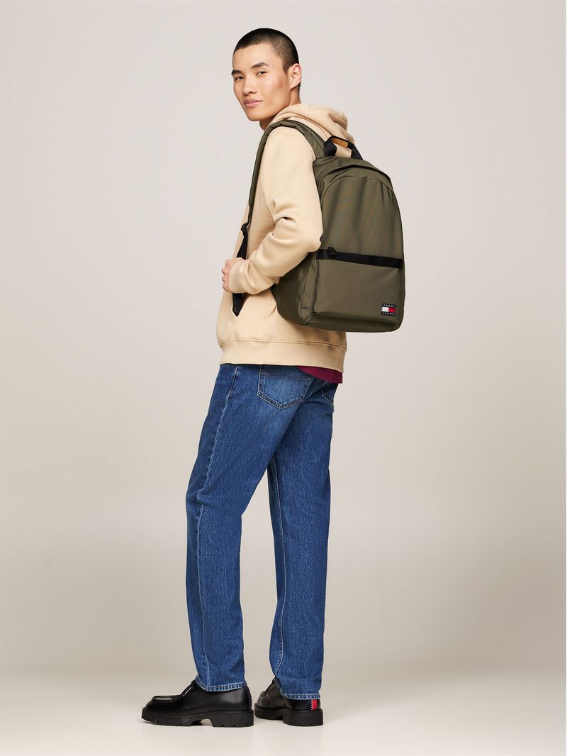 Mochila-Essential-Con-Logo-De-Parche