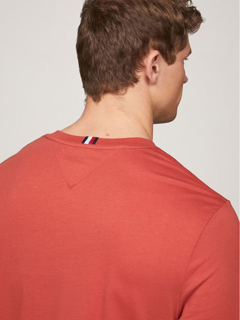 Polera-Con-Logo-Monotipo
