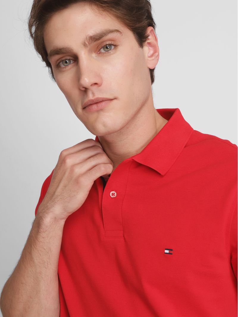 Polo-Con-Cinta-Logo-Distintiva
