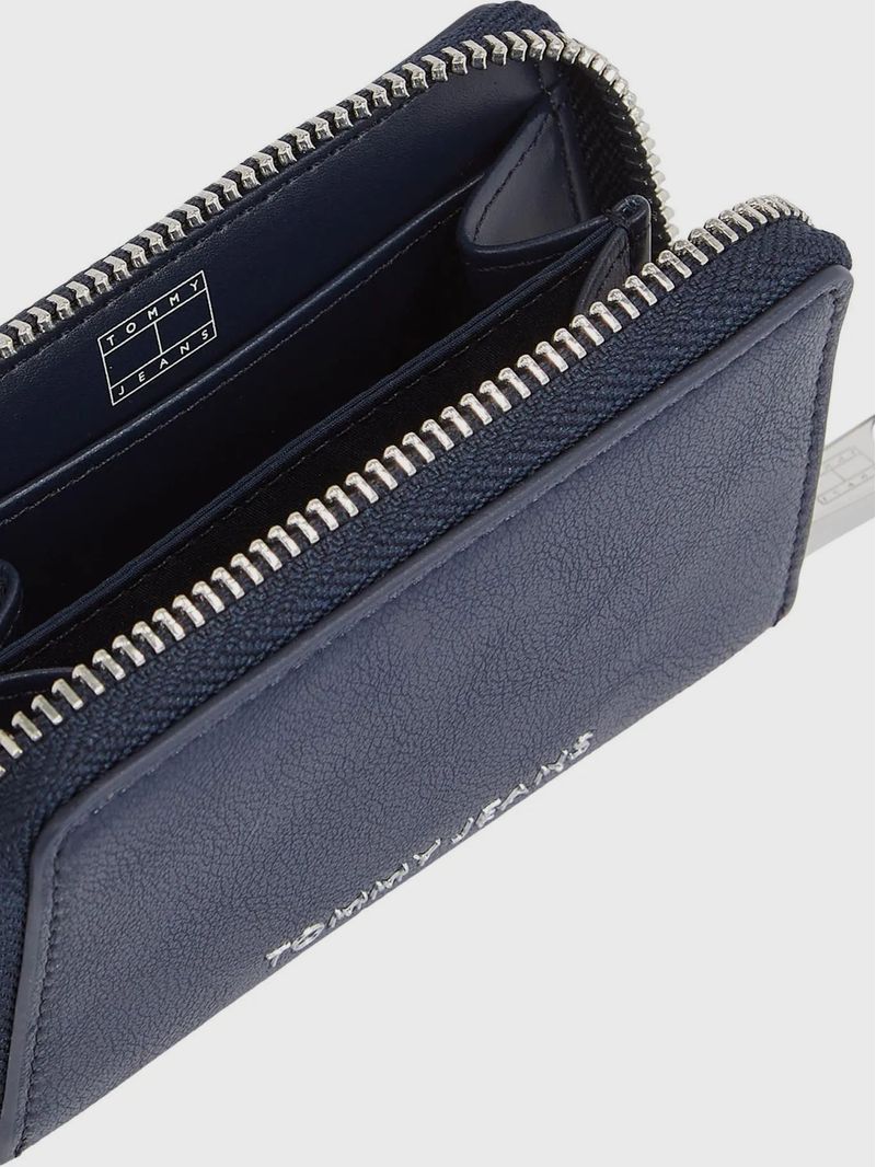 Billetera-Essential-Logo-Metalico