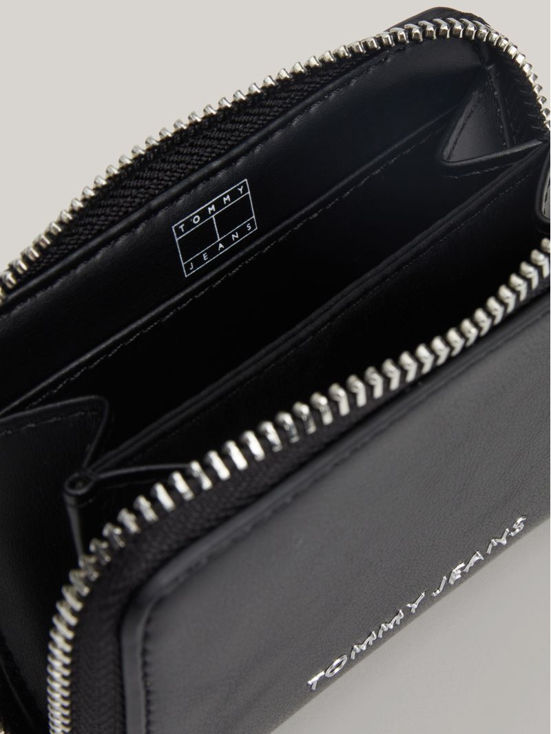Billetera-Essential-Logo-Metalico