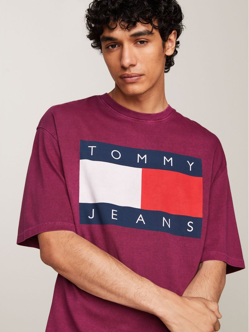 Polera--Oversize-Con-Parche-Y-Con-Logo