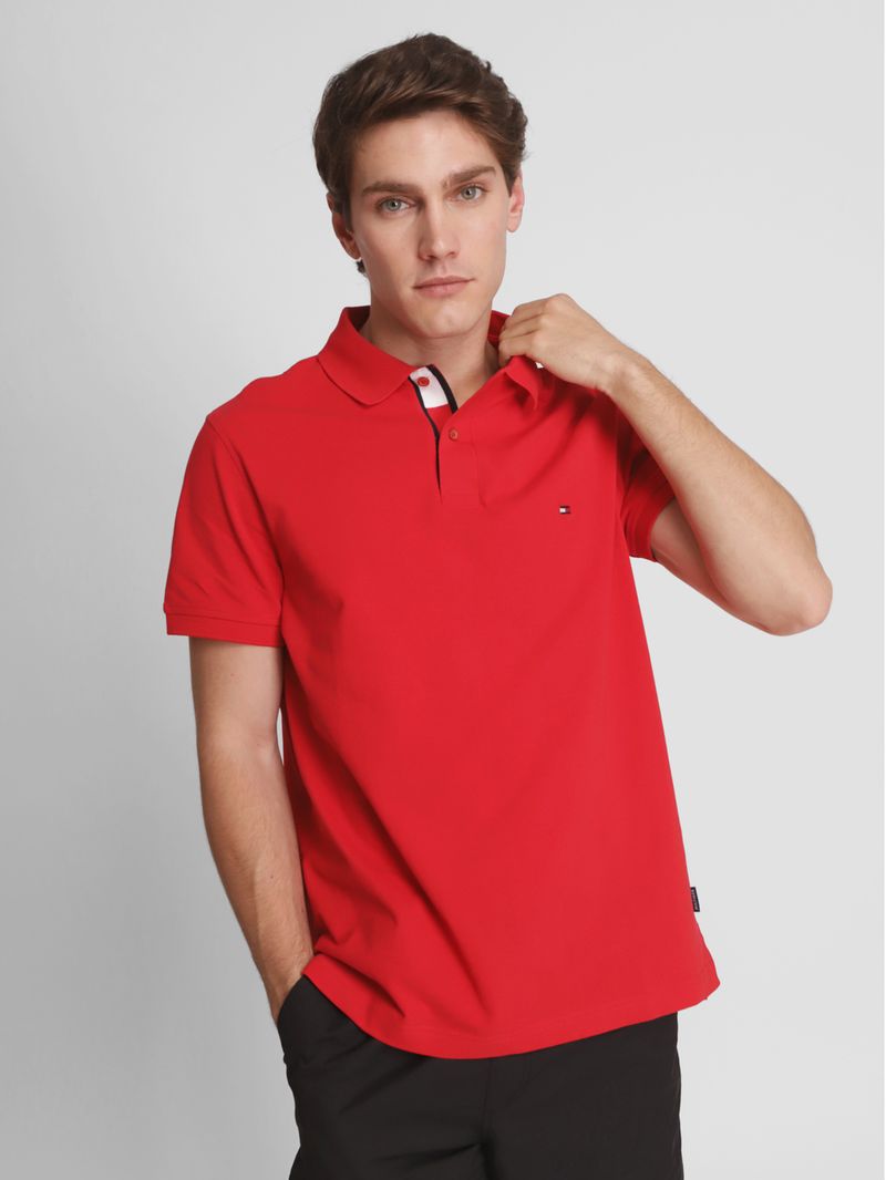 Polo-Con-Cinta-Logo-Distintiva