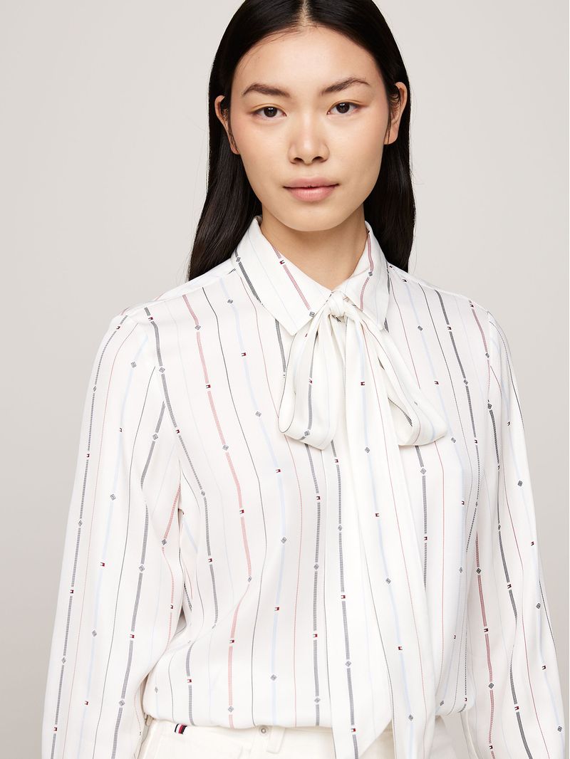 Camisa-De-Rayas-Con-Lazo-En-El-Cuello