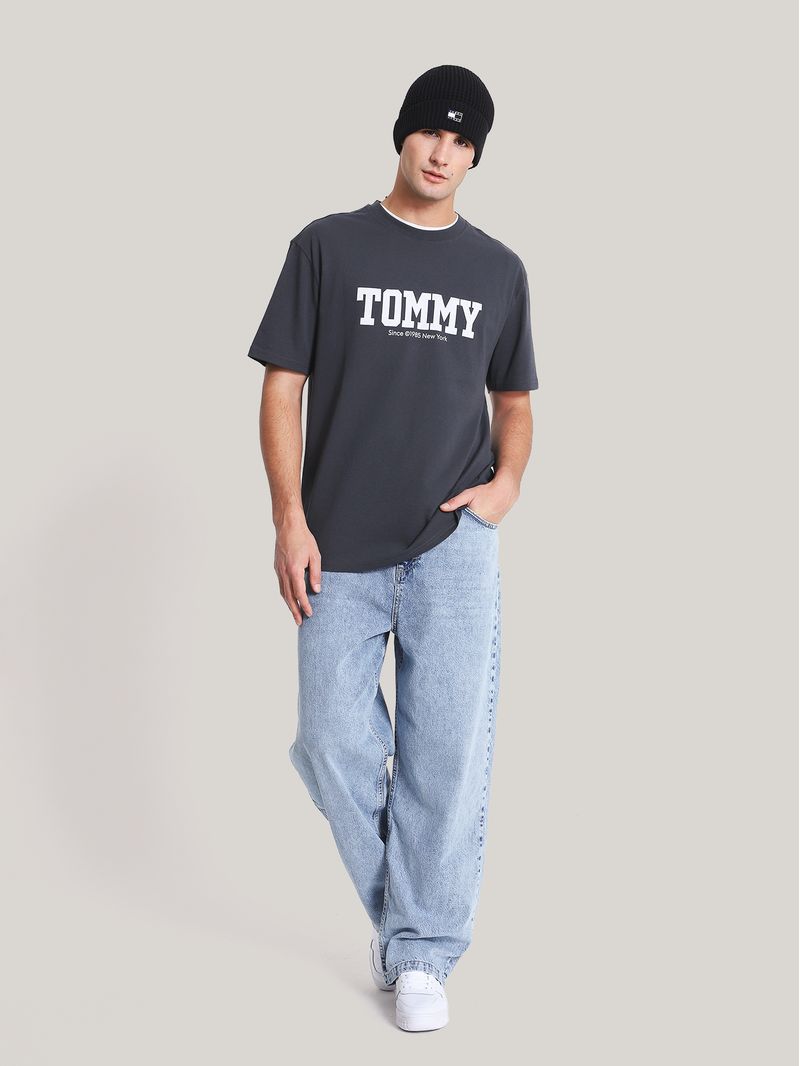 Polera-Con-Logo-En-Espalda-Y-Pecho