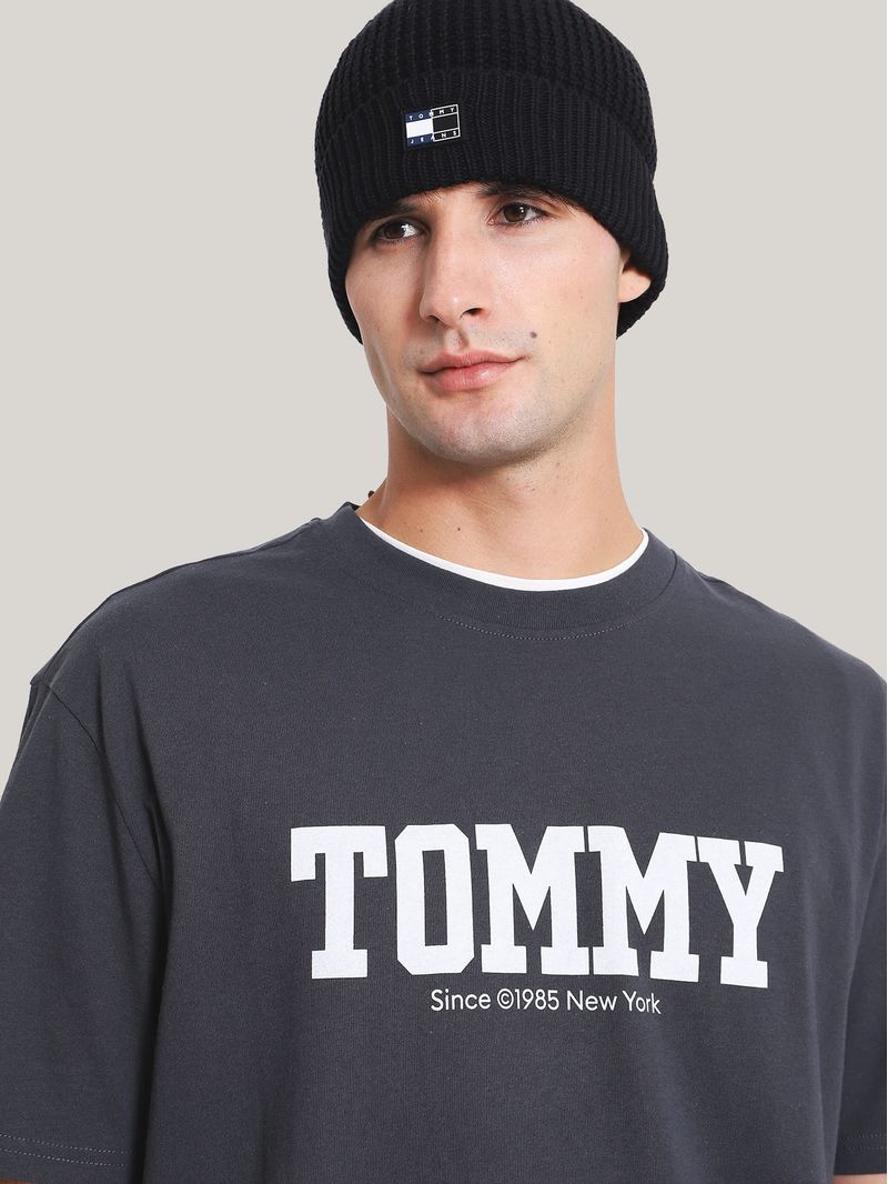 Polera-Con-Logo-En-Espalda-Y-Pecho