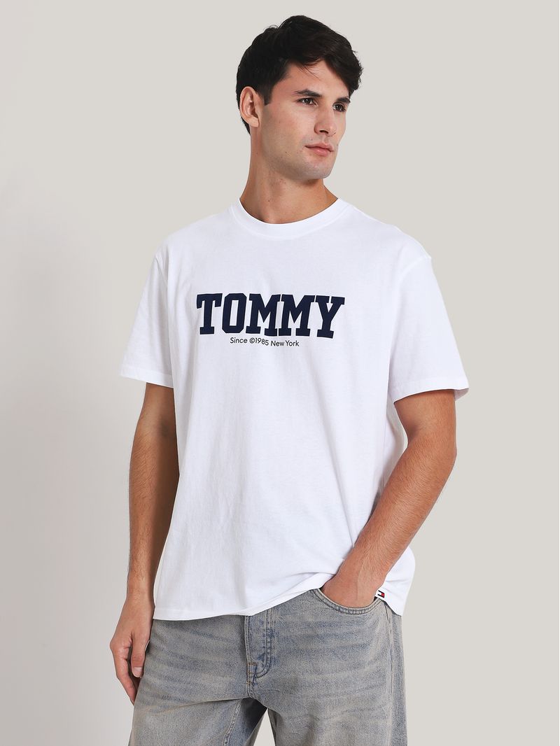 Polera-Con-Logo-En-Espalda-Y-Pecho