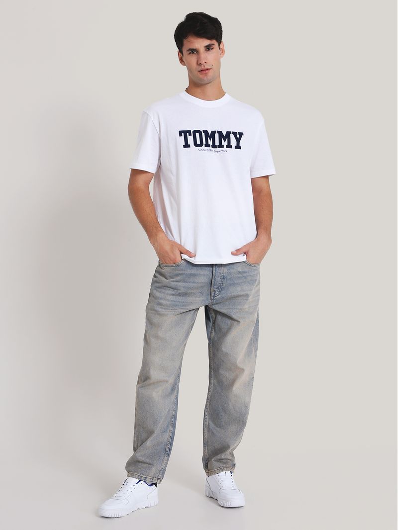 Polera-Con-Logo-En-Espalda-Y-Pecho