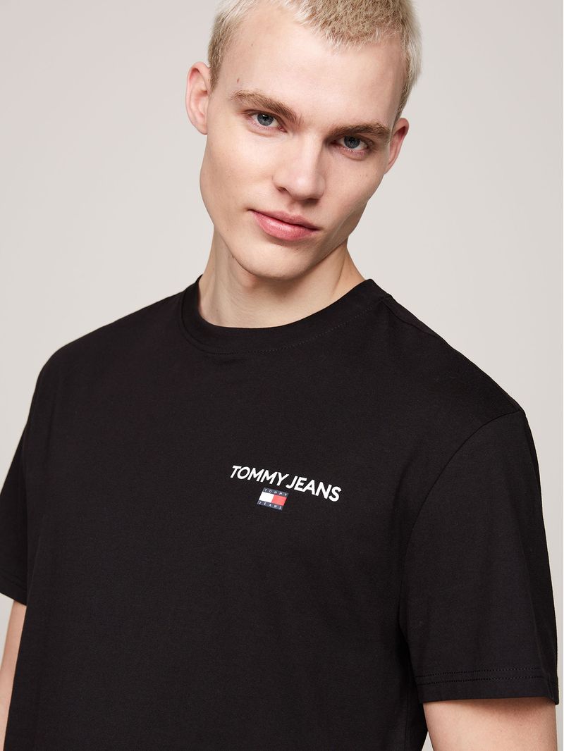 Polera-Con-Logo-En-La-Espalda
