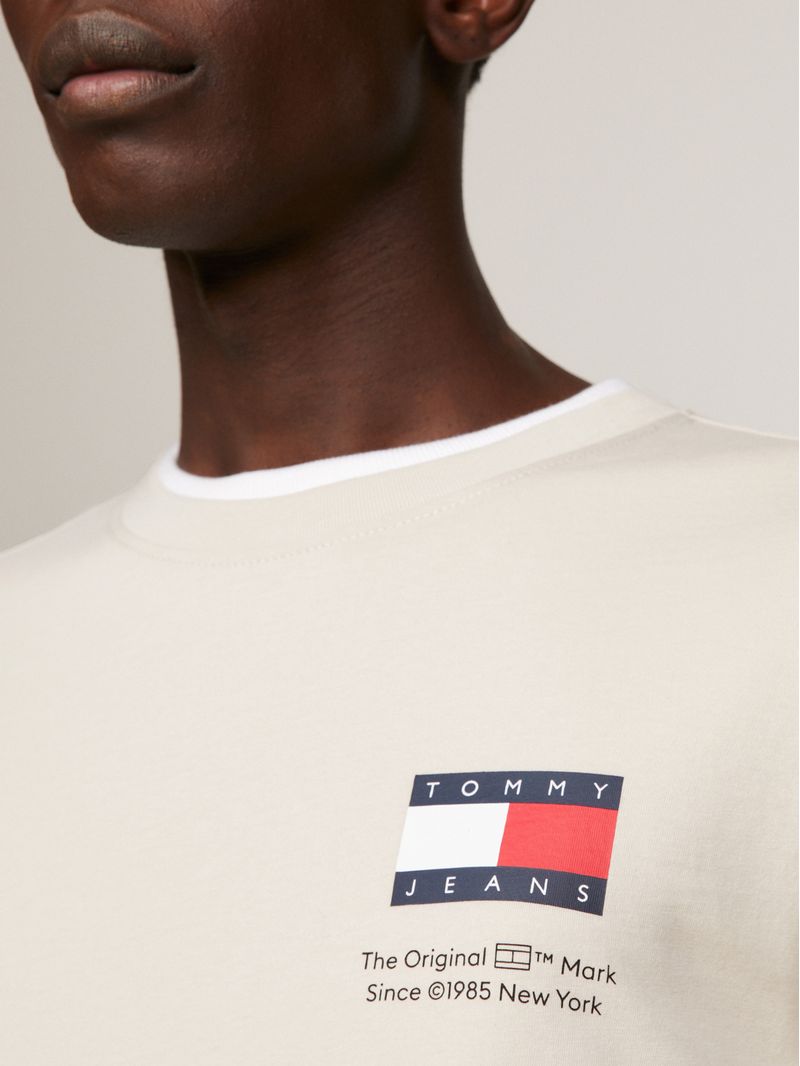 Polera-Essential-Con-Logo