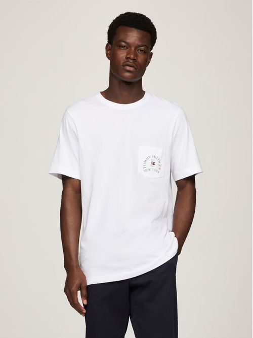 Polera Con Bolsillo Y Logo Arqueado
