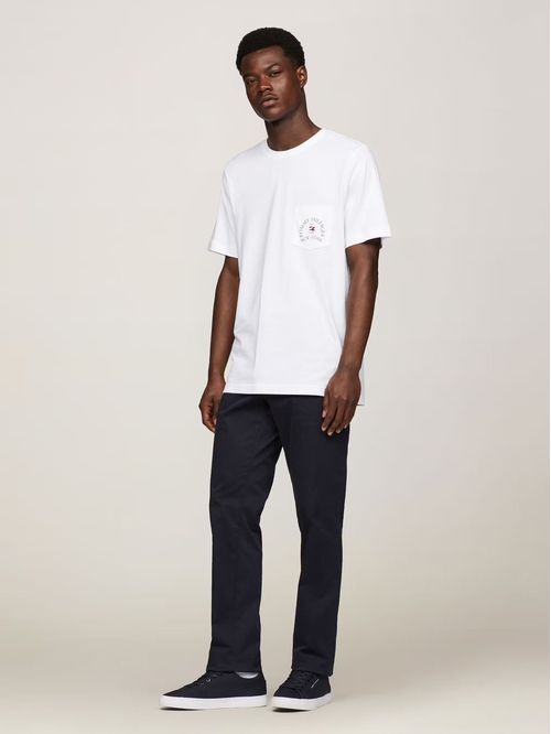 Polera Con Bolsillo Y Logo Arqueado