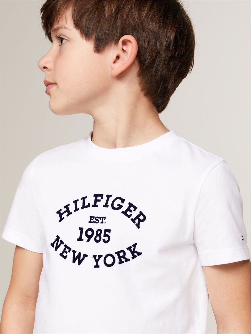Polera-Con-Logo-Aterciopelado
