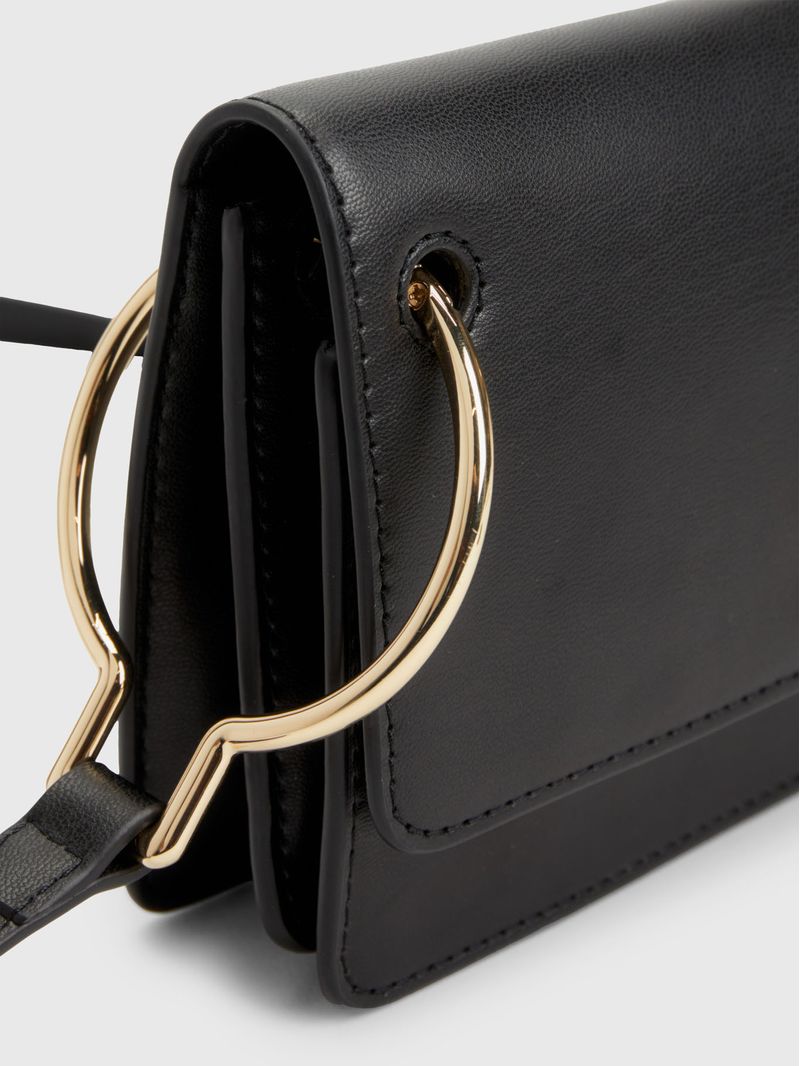 Bolso-Cruzado-Con-Monograma
