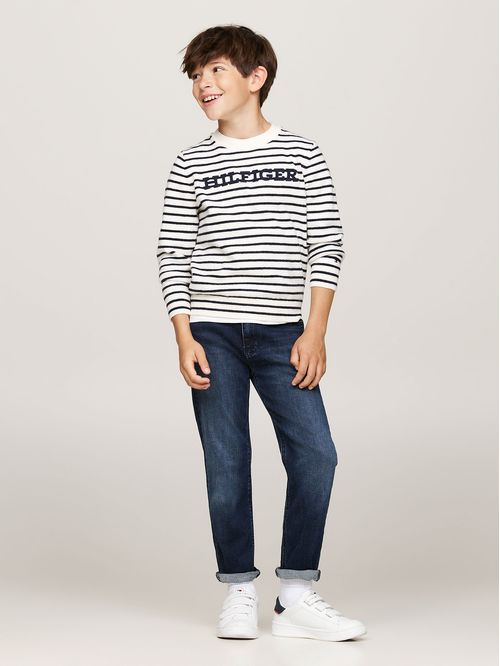 Jeans De Corte Skater Con Logo
