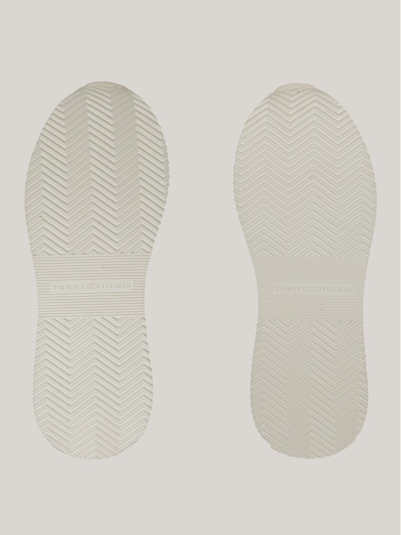 label-3