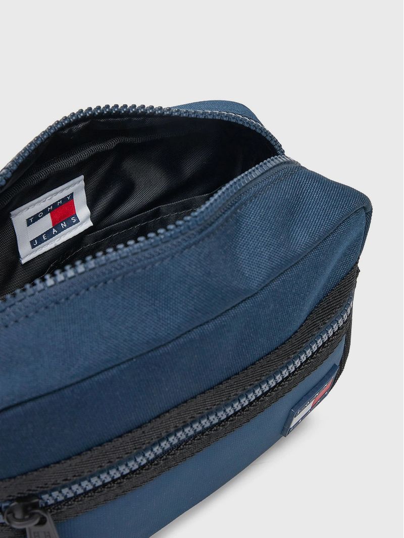 Neceser-Essential-Con-Logo