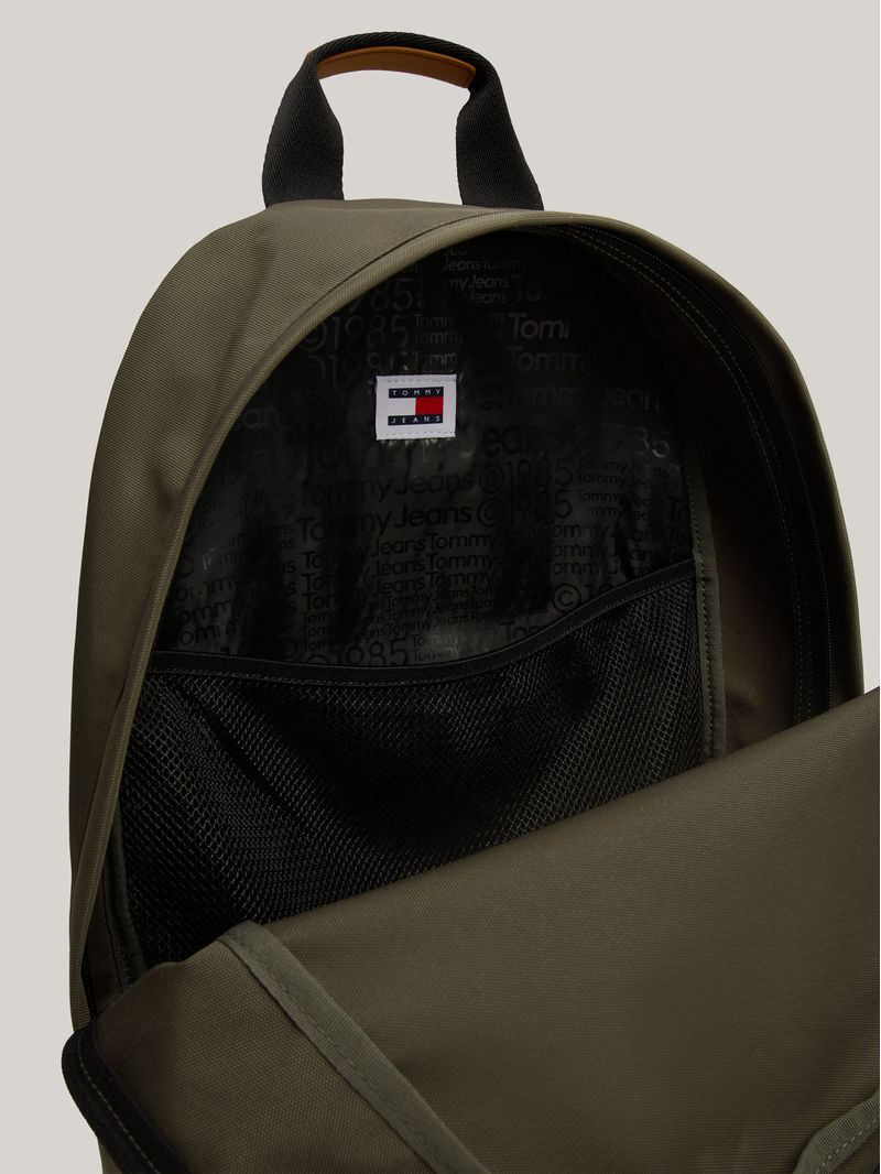 Mochila-Essential-Con-Logo-De-Parche