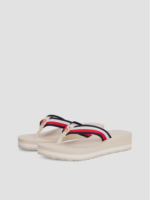 Sandalias Con Tiras Distintivas