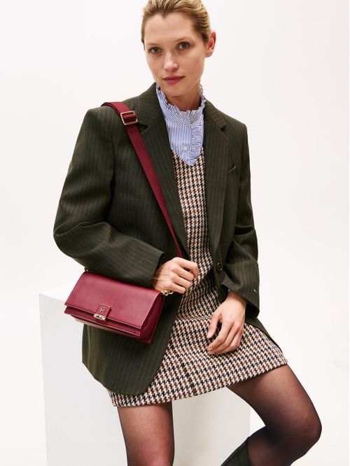 Cartera Texturizada Monogram