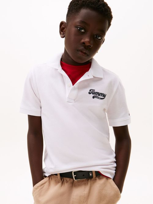 Polo Varsity Con Logo Gráfico De Niño